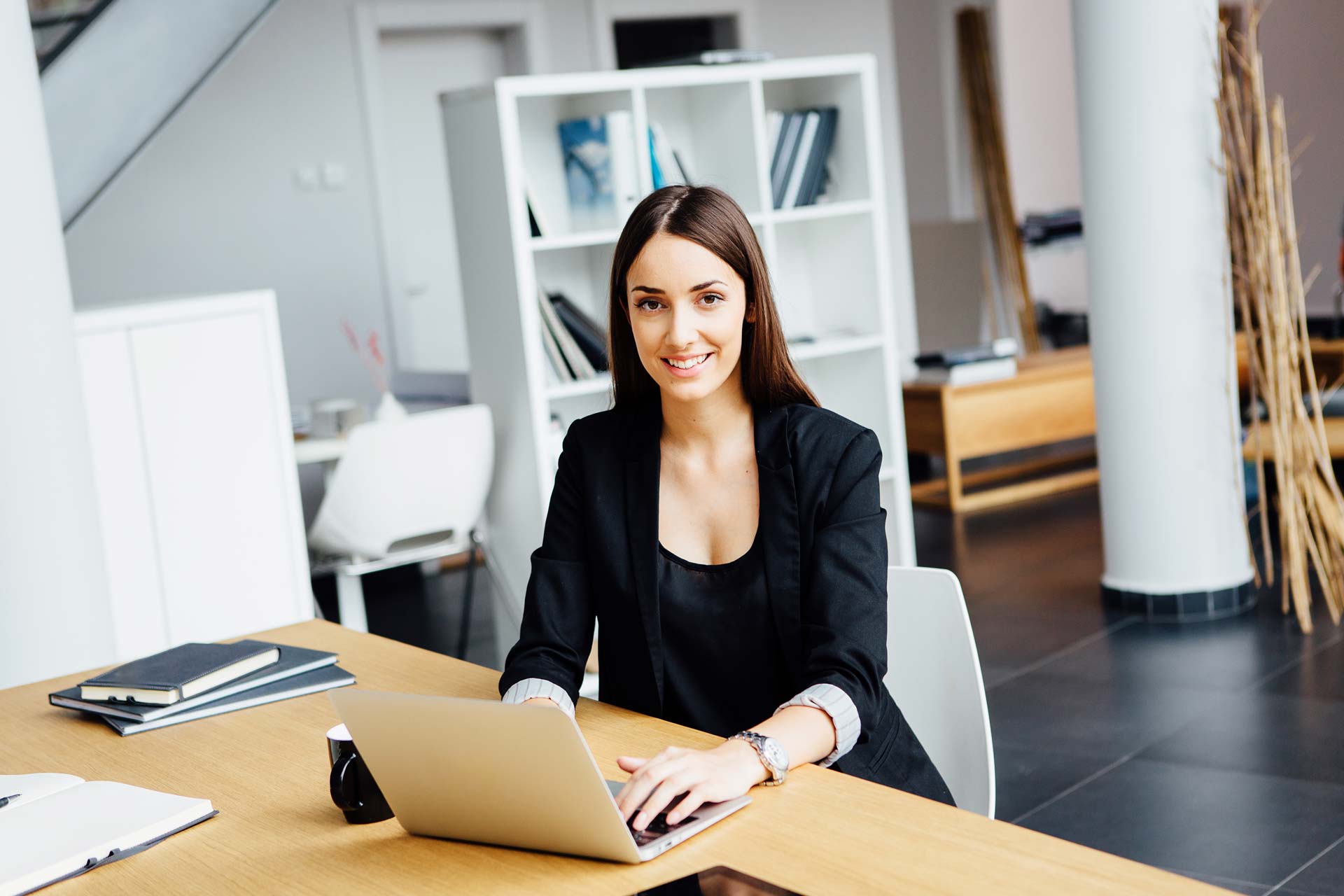 Young Business Woman In Office Sportingclass